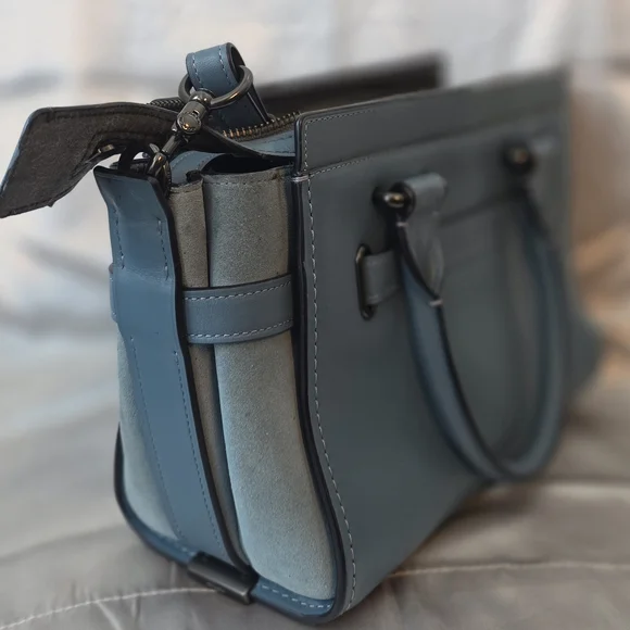 Coach Swagger With Tea Roses - Picture 4 of 15